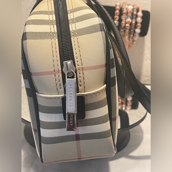 BURBERRY LONDON PRISTINE CONDITION!! π€β€οΈ NO CALL OUTS ON EXTERIOR & INTERIOR.. - Picture 3 of 12